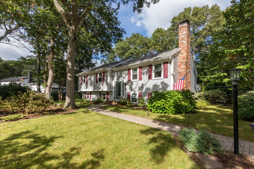 12 Pryer Drive, Bourne, MA 02559