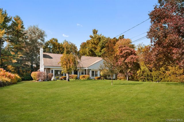 14 Earlwood Drive, Poughkeepsie, NY 12603