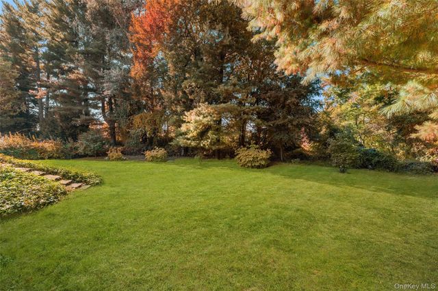 14 Earlwood Drive, Poughkeepsie, NY 12603