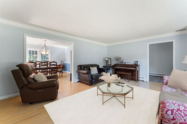 14 Earlwood Drive, Poughkeepsie, NY 12603