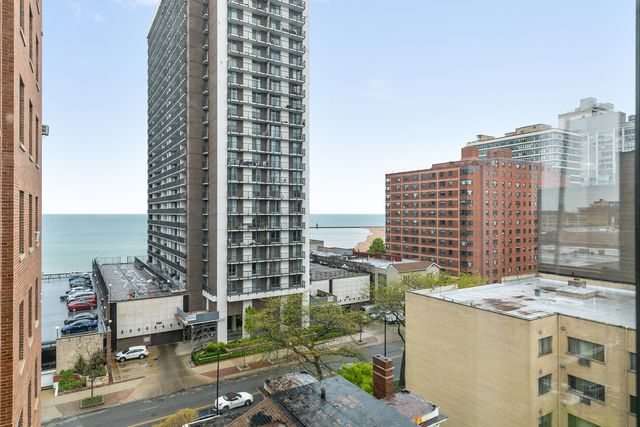 5858 N SHERIDAN Road 408, Chicago, IL 60660