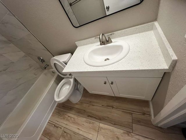 231 Mission Newport Lane 102, Las Vegas, NV 89107