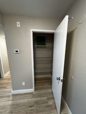 231 Mission Newport Lane 102, Las Vegas, NV 89107