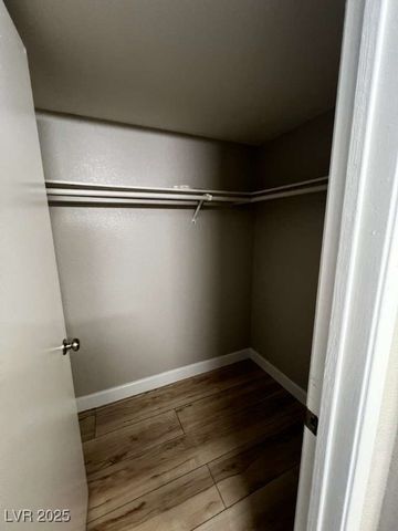 231 Mission Newport Lane 102, Las Vegas, NV 89107