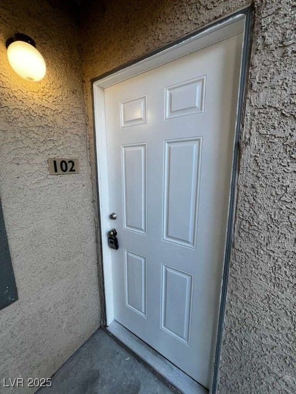 231 Mission Newport Lane 102, Las Vegas, NV 89107