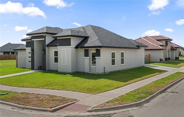 102 Prestwick Dr, Portland, TX 78374