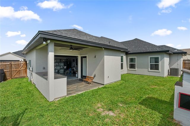 102 Prestwick Dr, Portland, TX 78374