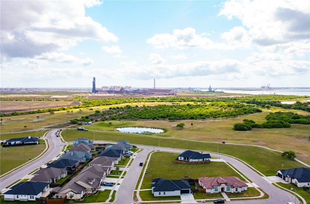 102 Prestwick Dr, Portland, TX 78374