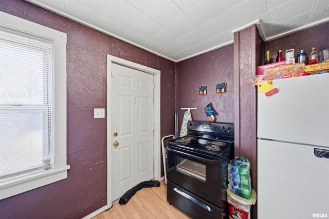 932 S SUMNER Avenue, Peoria, IL 61605