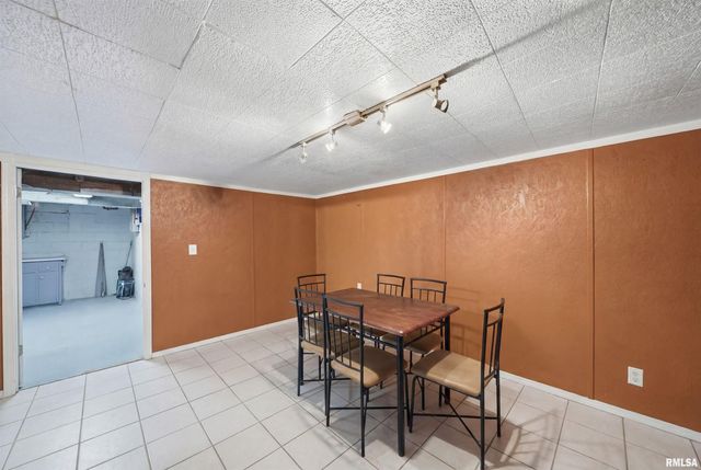 932 S SUMNER Avenue, Peoria, IL 61605