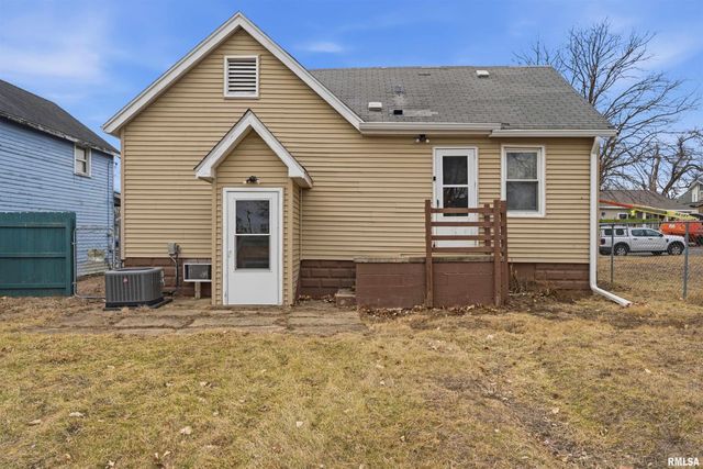 932 S SUMNER Avenue, Peoria, IL 61605