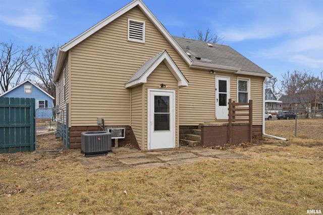 932 S SUMNER Avenue, Peoria, IL 61605