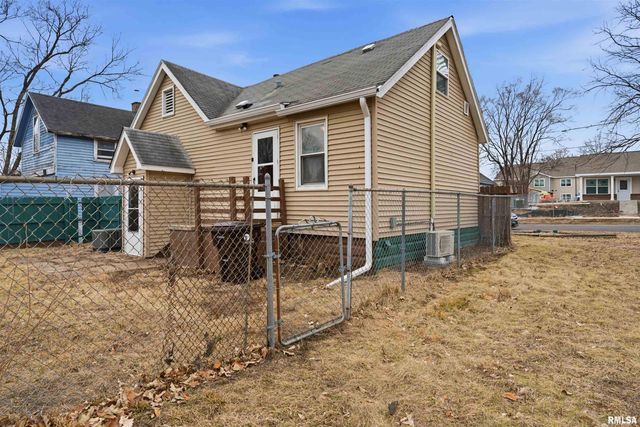 932 S SUMNER Avenue, Peoria, IL 61605