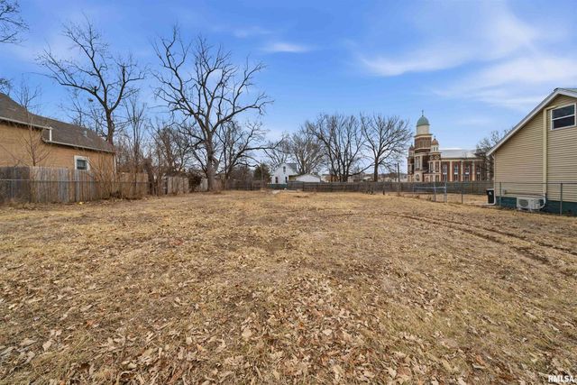 932 S SUMNER Avenue, Peoria, IL 61605