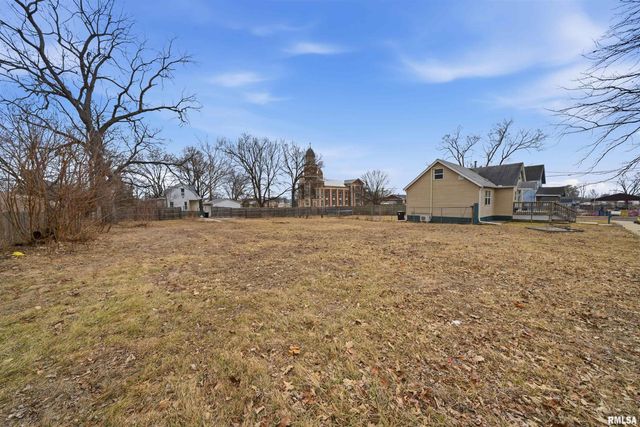 932 S SUMNER Avenue, Peoria, IL 61605