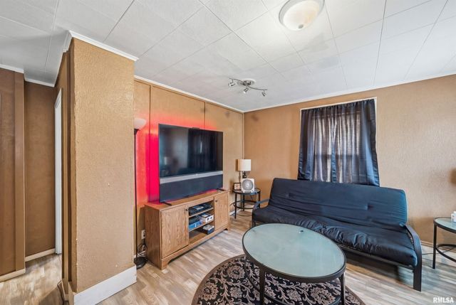 932 S SUMNER Avenue, Peoria, IL 61605