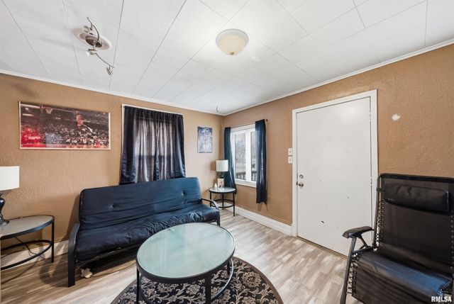 932 S SUMNER Avenue, Peoria, IL 61605