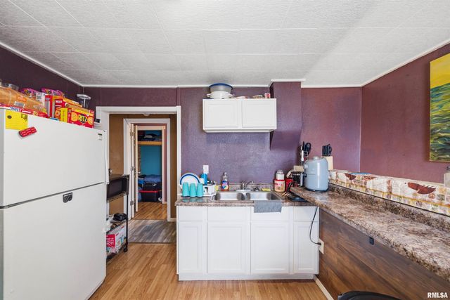 932 S SUMNER Avenue, Peoria, IL 61605