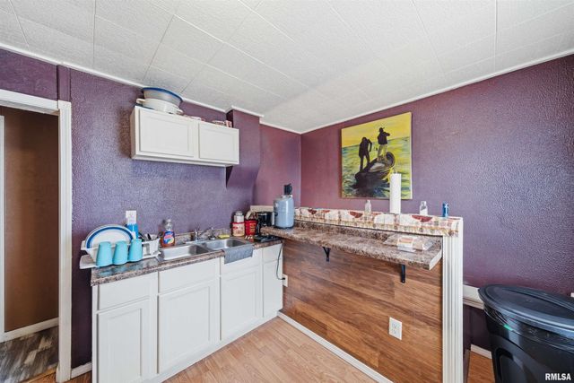 932 S SUMNER Avenue, Peoria, IL 61605