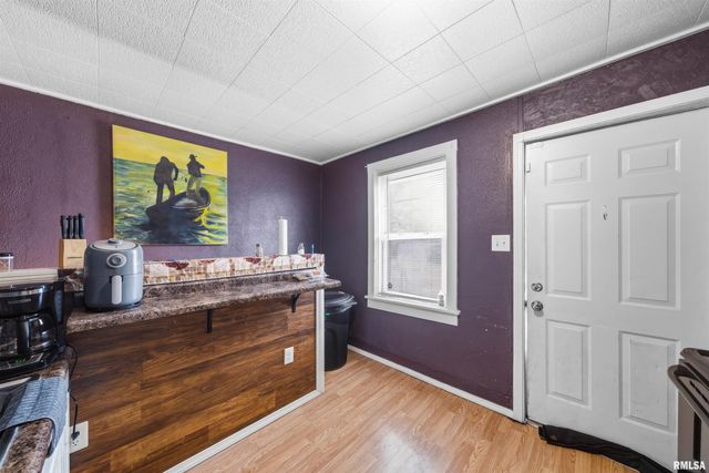 932 S SUMNER Avenue, Peoria, IL 61605