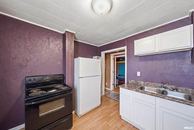 932 S SUMNER Avenue, Peoria, IL 61605