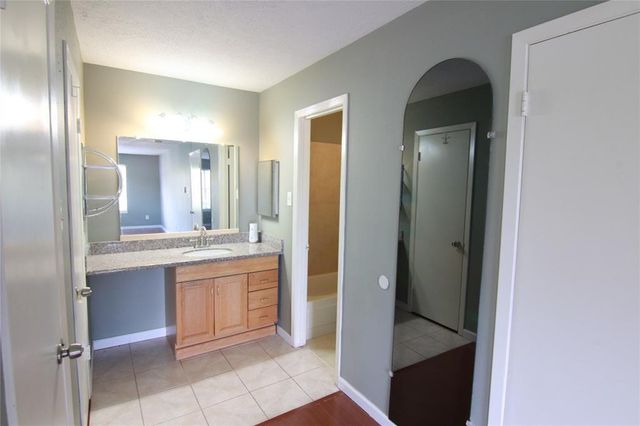 10555 Turtlewood Ct 1001, Houston, TX 77072