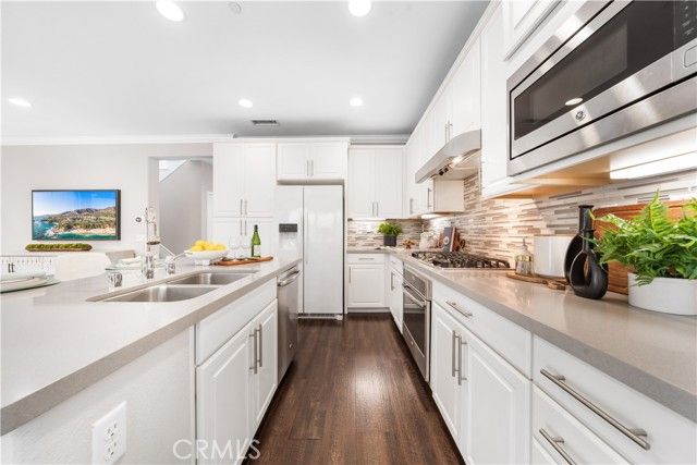 102 Yellow Pine, Irvine, CA 92618