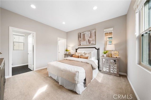 102 Yellow Pine, Irvine, CA 92618