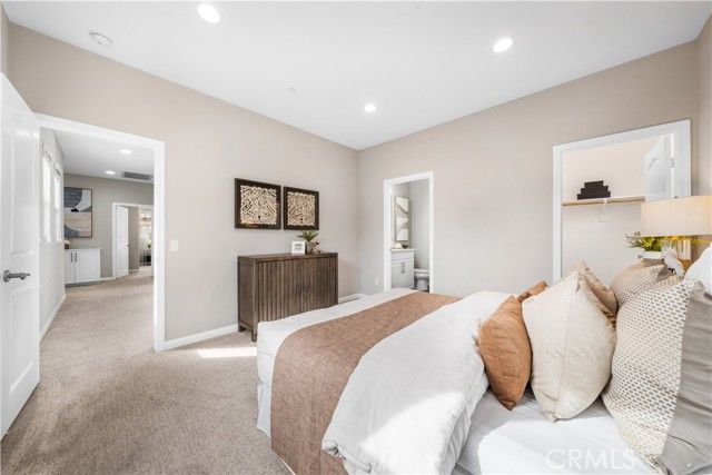 102 Yellow Pine, Irvine, CA 92618