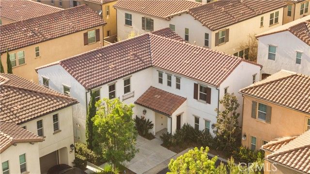 102 Yellow Pine, Irvine, CA 92618