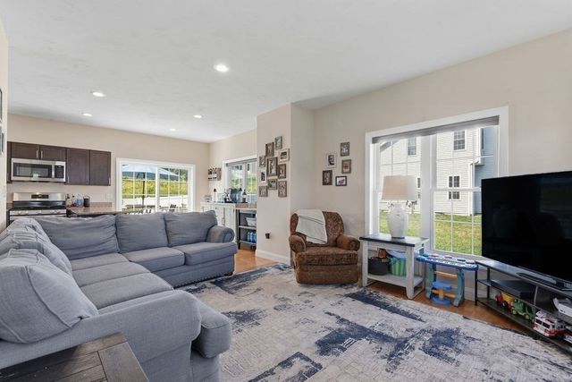 29 Tea Party Dr 29, Uxbridge, MA 01569