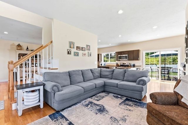 29 Tea Party Dr 29, Uxbridge, MA 01569