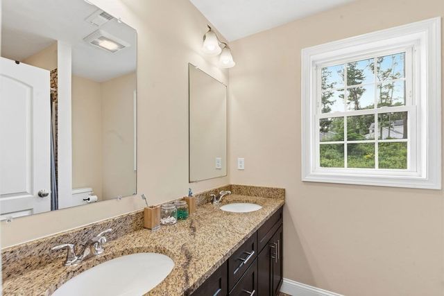 29 Tea Party Dr 29, Uxbridge, MA 01569