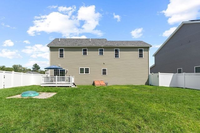 29 Tea Party Dr 29, Uxbridge, MA 01569