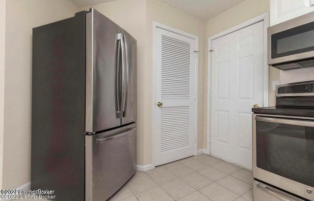 11609 Walnut View Way, Louisville, KY 40299