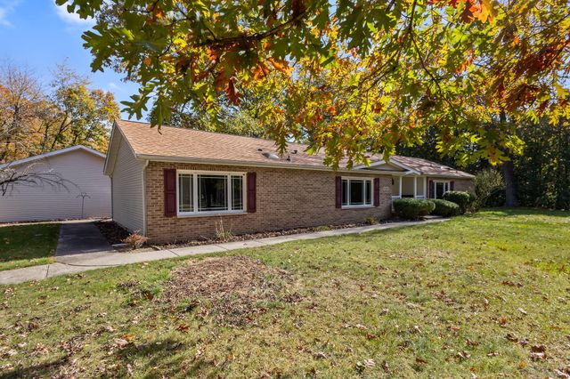 11155 West Drive, Demotte, IN 46310