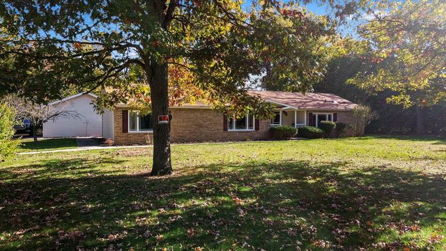 11155 West Drive, Demotte, IN 46310