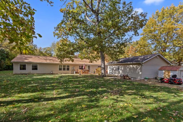 11155 West Drive, Demotte, IN 46310