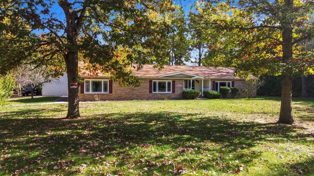 11155 West Drive, Demotte, IN 46310