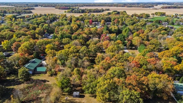 11155 West Drive, Demotte, IN 46310