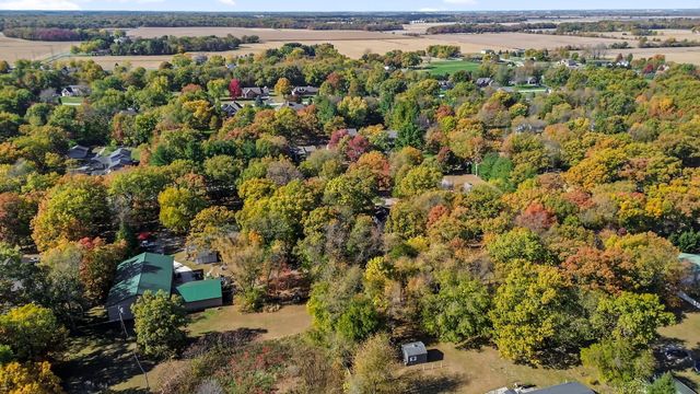 11155 West Drive, Demotte, IN 46310