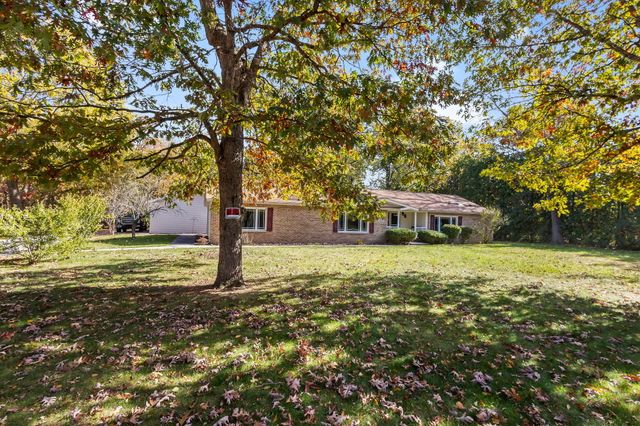 11155 West Drive, Demotte, IN 46310