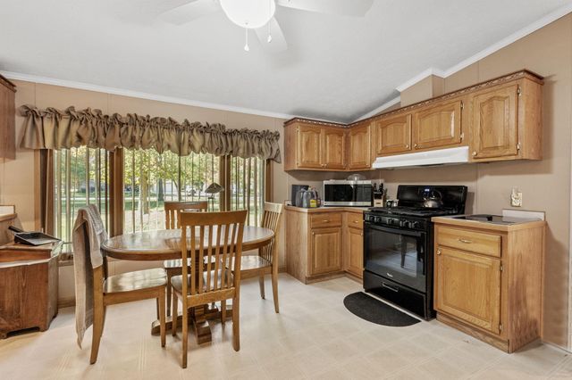 11155 West Drive, Demotte, IN 46310