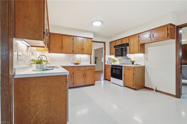 625 Pleasant Hall DR, Virginia Beach, VA 23464