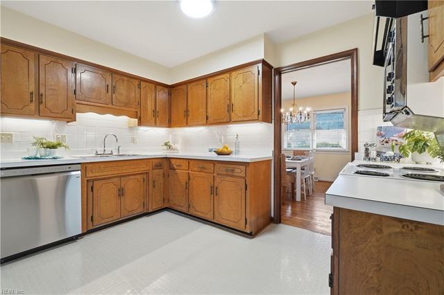 625 Pleasant Hall DR, Virginia Beach, VA 23464