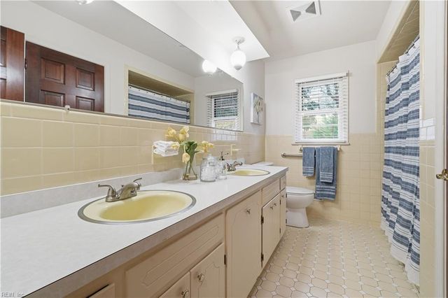 625 Pleasant Hall DR, Virginia Beach, VA 23464