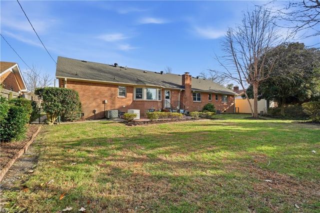 625 Pleasant Hall DR, Virginia Beach, VA 23464