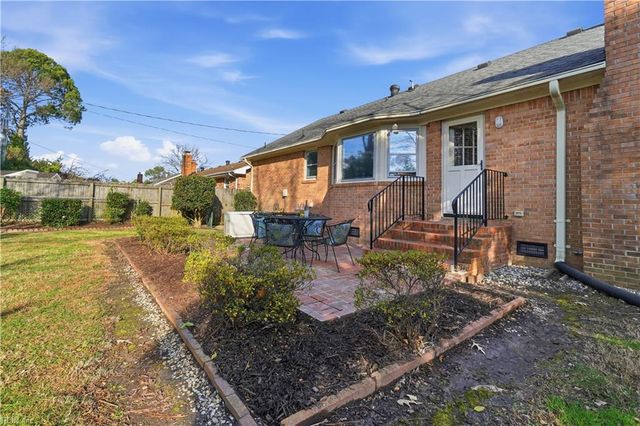 625 Pleasant Hall DR, Virginia Beach, VA 23464