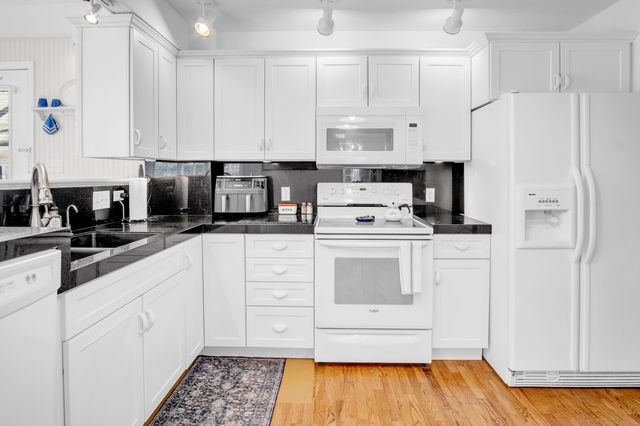 717 Grandview Ave, Newton, KS 67114