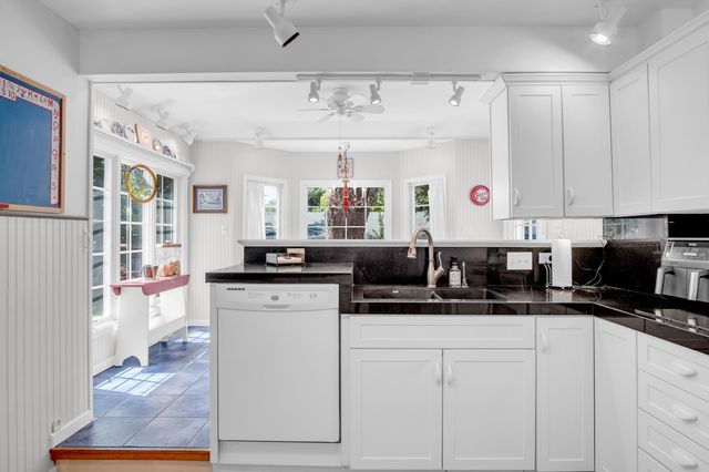 717 Grandview Ave, Newton, KS 67114